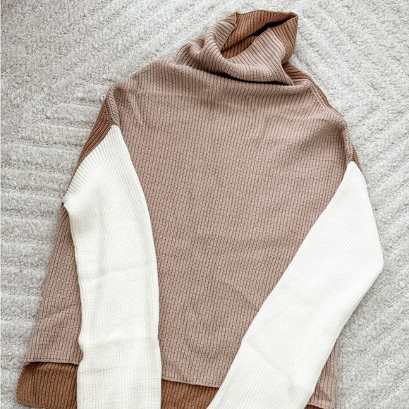 Miracle Sweaters - NWOT! Color Block Rib-Knit Cowl Neck Sweater -  Size S